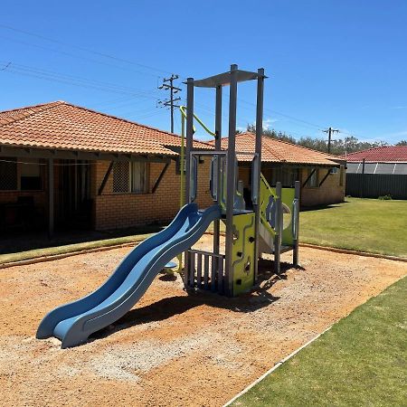 Geraldton'S Ocean West Holiday Units & Short Stay Accommodation Екстериор снимка
